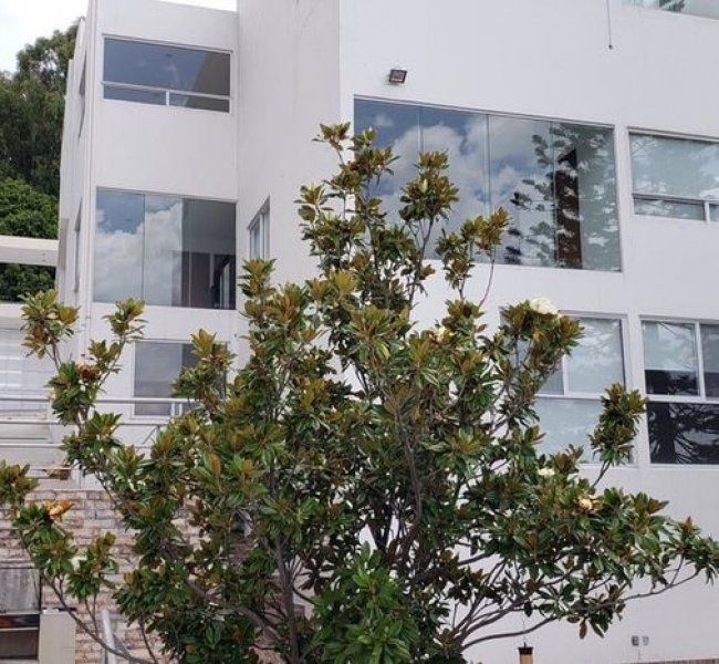 Puebla. Impresionante Residencia multi nivel con alberca y Bungalow.