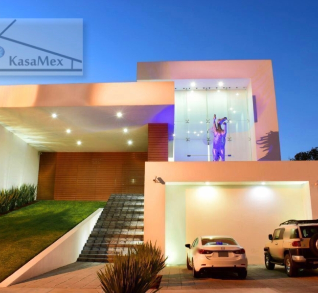 Guadalajara. For sale sober and modern Residence like new. El Palomar Secc. Bosques.